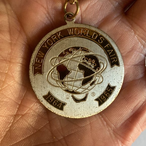 Vintage Retro Charm Bracelet New York World's Fair 1964-65 Souvenir Silver Gold - Picture 4 of 16